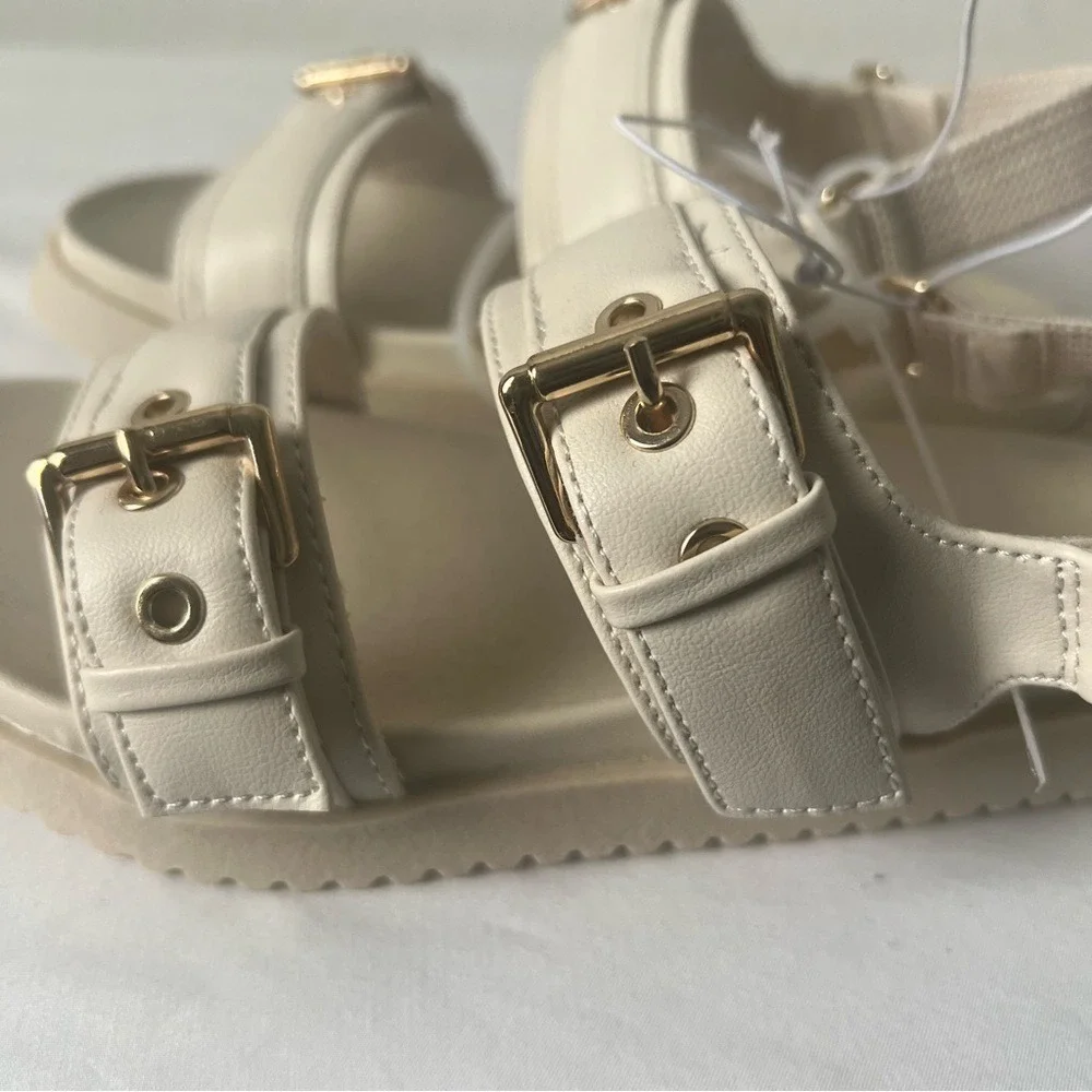 Steve Madden Girl's Comfy Casual Cream Sandals with Chunky Platform Size 2 NWOT‎